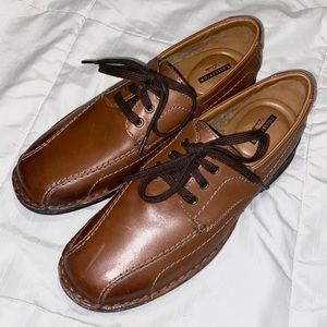CLARKS BROWN LEATHER DRESS SHOES